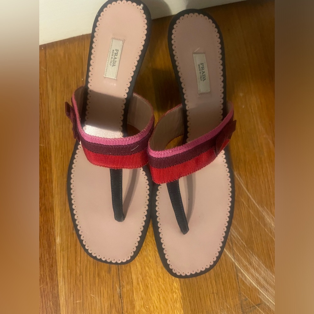 VINTAGE PRADA!!! Thong sandal with comfortable kitten heel